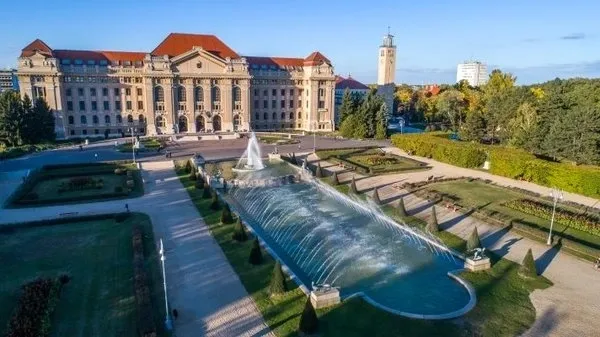Đại học Debrecen tọa lạc tại thành phố lớn thứ hai ở Hungary