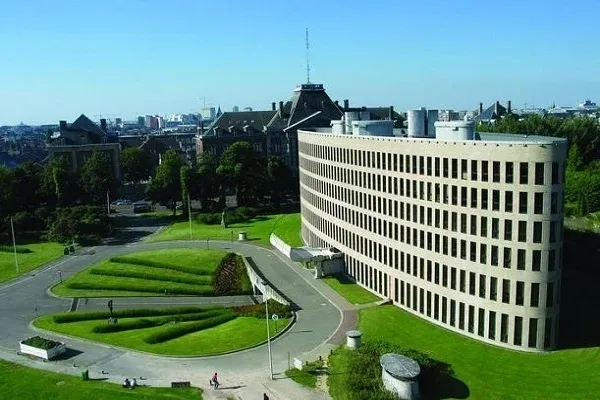 4 Vrije Universiteit Brussel