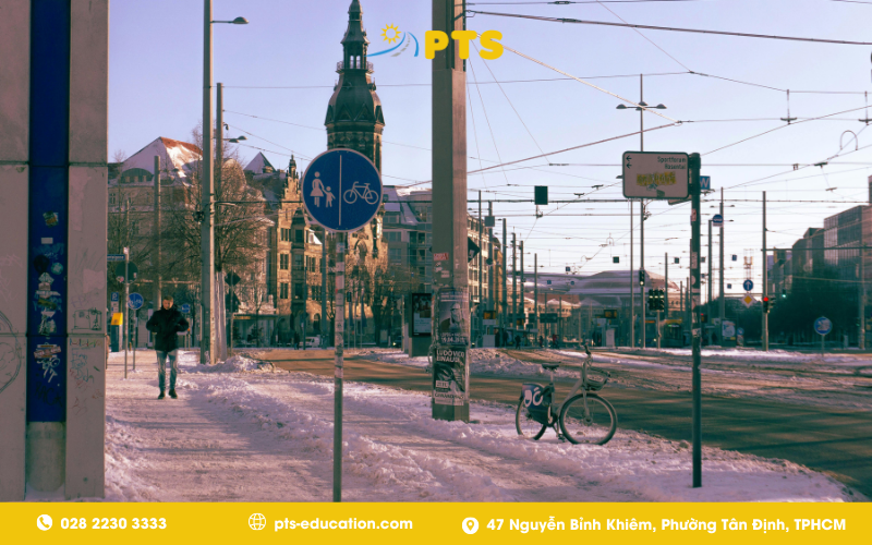 VĂN HÓA ĐỨC VÀ VIỆT NAM: 10 KHÁC BIỆT "GÂY SỐC" BẠN CẦN BIẾT TRƯỚC KHI BAY 3 Xe đạp ở đức