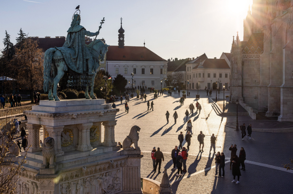 DU HỌC HUNGARY: NHỮNG TRẢI NGHIỆM "ĐẮT GIÁ" TẠI BUDAPEST – VIÊN NGỌC QUÝ CỦA ĐÔNG ÂU 2 screenshot 2025 05 22 134004 5d450634f6874551b65497234e40345f